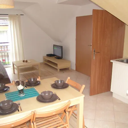 Daire Apartament Sternik *